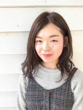 コバコ(COVACO) ツヤと毛先の動きがあるミディアムスタイル