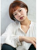 インナーカラー×オレンジブラウン×耳だしショートボブ/20代