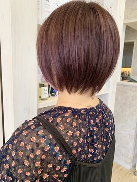 キャアリー(Caary) 福山市美容室Caary 丸みショートボブ ベリーピンクカラー