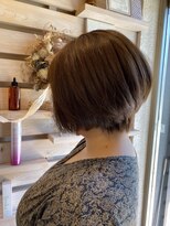 サロンドカスティーロ(salon de castillo)&nbsp;30代40代大人可愛い森ガール風小顔ワンサイドショートボブ