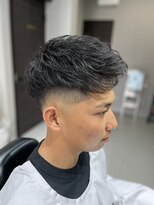 ニーキュウヨン バーバーズストア(294 BARBER's Store) スキンフェード×フェザーアップ