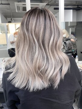 レディアル 大宮(REDEAL ope.) 【ハイライト】ホワイト系バレイヤージュ