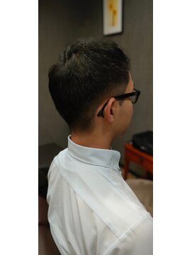 コトノハ 新屋敷町店(kotonoha) サイドのボリュームを抑えるナチュラルメンズショートヘア