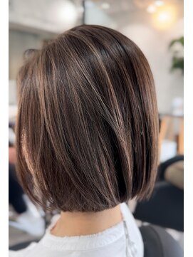 クラッチバイシオンアグリゲイト(CLUTCH by Zi-on aggregate) ソフトシャドールーツ&切りっぱなしボブスタイル