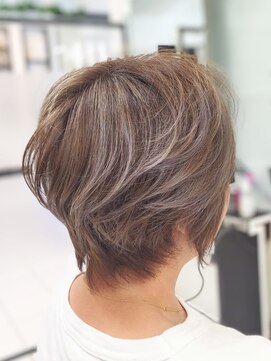 ヘアースタジオ ジェイワン(hair studio J ONE) 30代40代50代60代　脱白髪染め　白髪ぼかし　ホワイトグレー