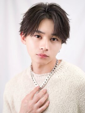 ゼロ 渋谷(XeRo) ツーブロック刈り上げ【ナチュラルリバースセンターパート】