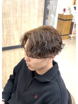 エッジ(EDGE)&nbsp;波巻きツイストスパイラルパーマセンターパートスタイル