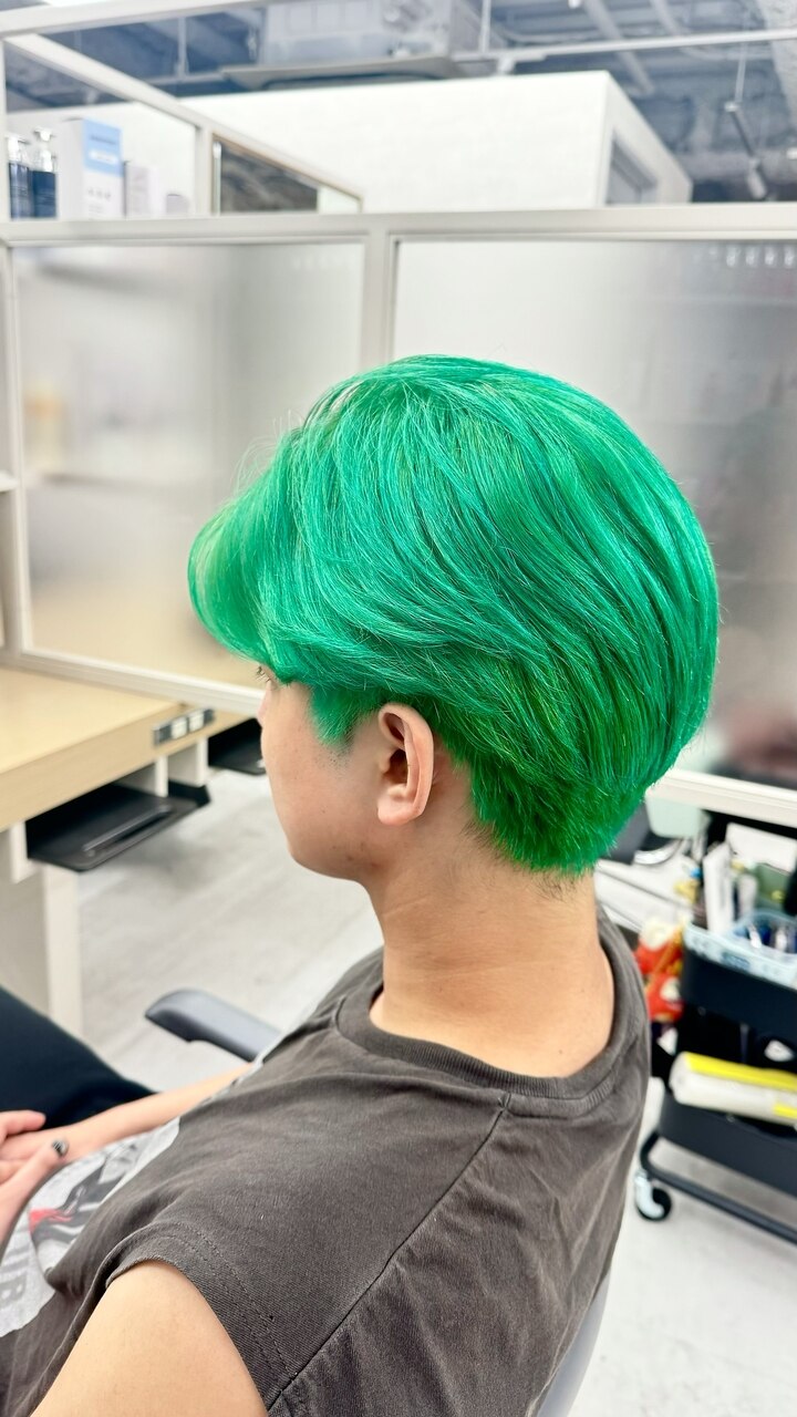 Vivid green：L264527439｜ユアーズヘア 新宿三丁目店(youres hair)の