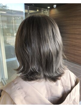 ヘアメイク シュシュ(Hair make chou chou) 【林 有里子】小顔 切りっぱなしボブ×アッシュグレー