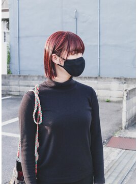ホワイトルーム(White Room) 切りっぱなしミニボブ+レッドカラー