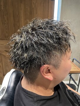 エムズ ヘアーコロラドロック(M's HAIR Colorado Rock) ショートツイストスタイル