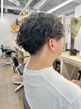 サロンドジョー(salon de joe) ツイストスパイラルパーマメンズマッシュ刈り上げ　奥東巧真