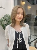オリーブベージュ