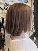明るめオリーブベージュミディアムぱっつん前髪なし前髪短め
