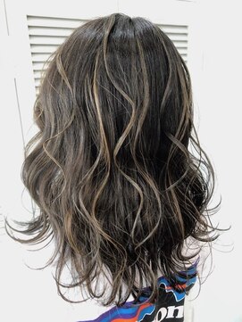 レフア(Lehua) ハイライト外ハネウェーブ