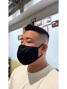 カムレイドフォーライフ(COMRADE 4 LIFE) フェザーアップ　スキンフェード　担当松尾