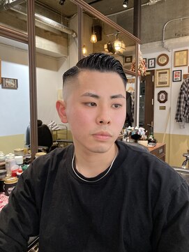 カムレイドフォーライフ(COMRADE 4 LIFE) サイドパート　ハードパート　スキンフェード　担当松尾