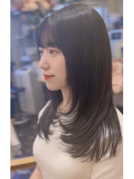 エーエフ(AF) 20代30代レイヤーカット/モテスタイル/アッシュ【池袋駅】