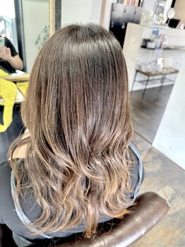 ヴォーグイセ(VOGUE Ise)の写真/大人女性ならではのヘアカラーをもっと楽しく…。ダメージが気になる方はオーガニックカラーのご用意も◎