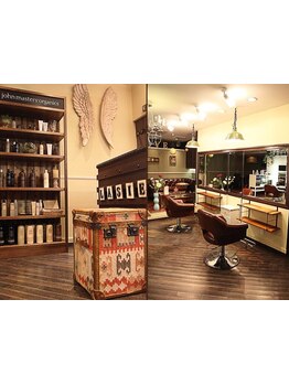 空間づくりにもこだわった店内でリラックスしながら理想のスタイルを叶える★お子様との同伴もOK◎