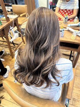 リノナ(Linona) ロングショートワンカールパーマカーキグレージュ前髪錦糸町