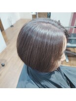 クローバー 新横浜店(CLOVER)&nbsp;白髪を生かしたダークグレー白髪ぼかし ミニボブ