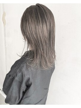 ヘアーアンドアトリエ マール(Hair&Atelier Marl) 【Marl 】ハイライトグレージュカラーのセミディ♪