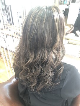 リリー ヘアーアンドビューティー(Lily) ハイライトカラー