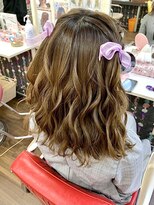 ヘアセットアップス(UP's) 顔周りを編み込んだシンプルで可愛らしい『ハーフツインテール』