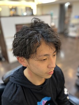 ロイヤルマン 梅田(ROYAL MAN) ちょっとハードめのパーマスタイル