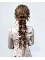 アイユー(ii+U)&nbsp;ポニーテール　編みおろしアレンジ　華やか　ヘアセット