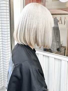 ジェムヘアスタジオ 湘南平塚南口店(Gem Hair Studio) Gem Hair Studio 姉崎 ホワイトブロンドボブ