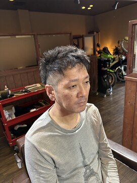 カットスペース キャロル(CUT SPACE CAROL) ツーブロフェード