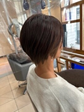 スタジオ アルファプラス 日暮里店(studio α+) ステップボーンカットカットボブショートハイライト白髪ぼかし