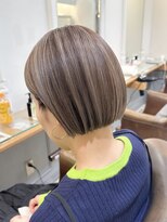 ネオリーブ チロル 横浜西口店(Neolive CiroL.)&nbsp;ハイトーンボブ白髪ぼかしホワイトベージュ顎ラインボブ【横浜】