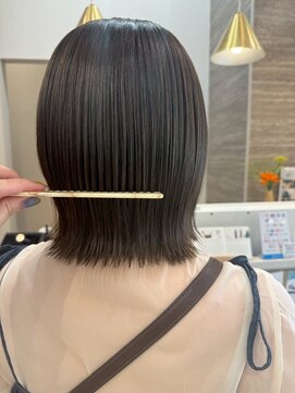 ポジ(poji) 切りっぱなしボブ　ブルーブラック　ブリーチカラー　暗髪