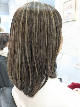 白髪ぼかしハイライト　明るい白髪染め　40代　50代