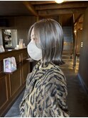 グレージュ/外ハネボブ/シルバーアッシュ/ショート/ショートボブ