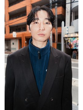 ウェルネス(Wellness) ナチュラルセンターパートパーマ