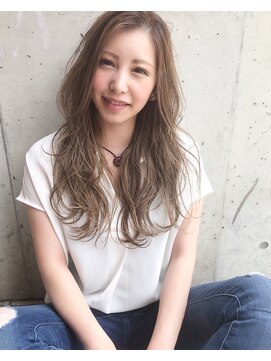 アヂト(adito) ハイトーンカラーが可愛い＊ロングベージュ