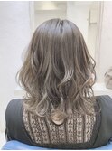アッシュグレージュ