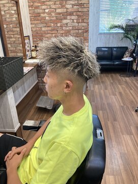 ライズヘアー(RISE HAIR) スキンフェード＋ハイライト＋ツイストパーマ