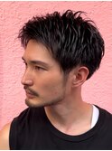 大人の波巻きスパイラルパーマミディアムロングメンズカットヘア