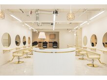 ワンズ リー 上大岡店(One's ly)の雰囲気（入り口の広い受付で、お客様を笑顔でお出迎えいたします♪上大岡）