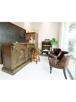 【AIミラーのミラート導入店】アンティークの家具がお洒落な4席のみのプライベートサロン＊