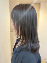 シェリ(Cheri) ミディアムレイヤーとセピアベージュ