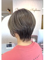 フラワー ナガハマ(Flower Nagahama)&nbsp;白髪ぼかしシークレットハイライト×ショート