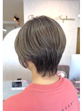フラワー ナガハマ(Flower Nagahama) 白髪ぼかしシークレットハイライト×ショート