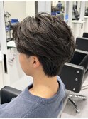 フェザーショートニュアンスパーマセンターパートツーブロック