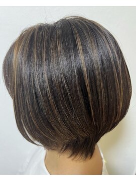 ヘアーアンドアイラッシュ ビス 下曽根店(Bis!) ハイライトショート